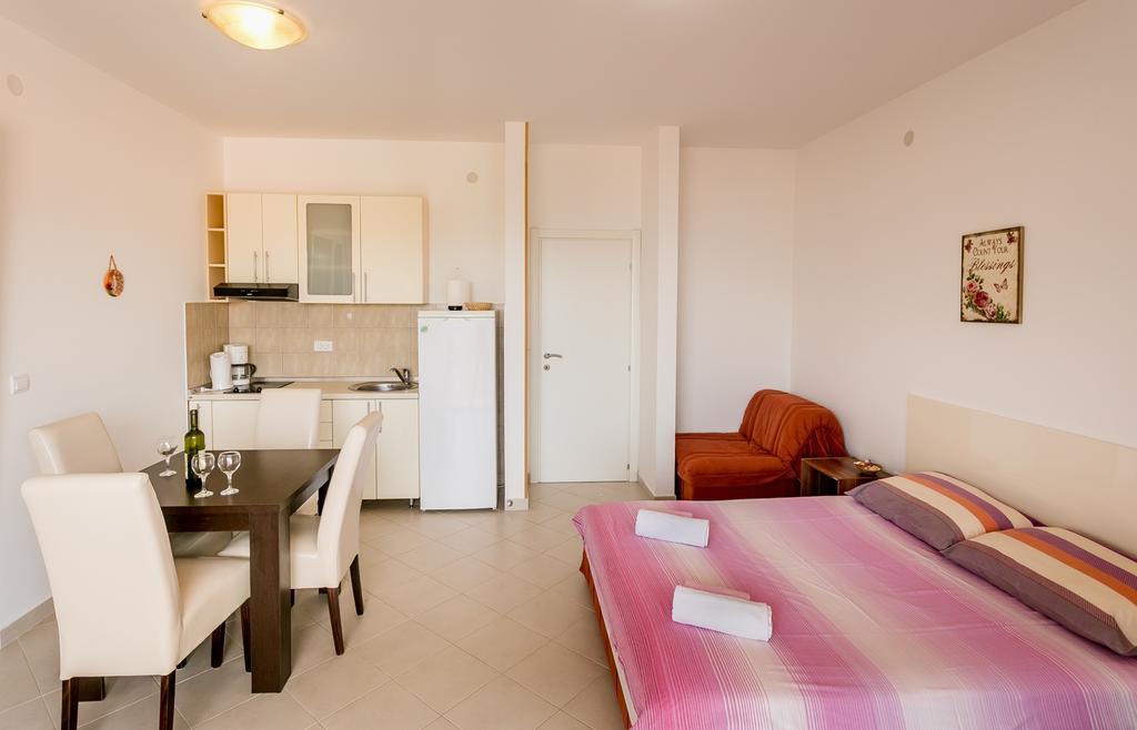 Apartments Lille Херцег-Нови Экстерьер фото