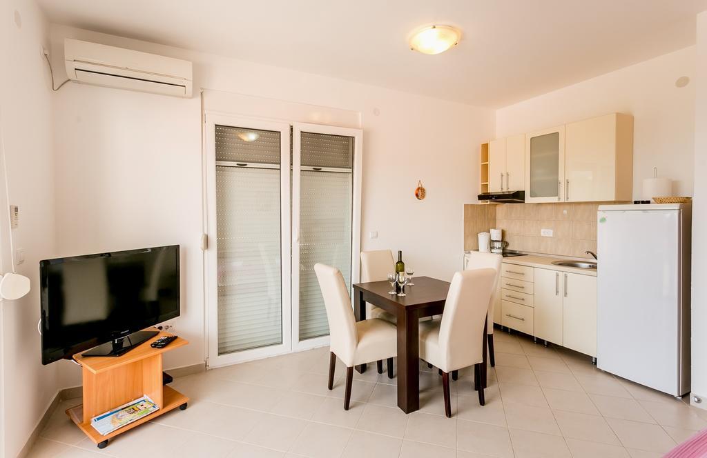 Apartments Lille Херцег-Нови Экстерьер фото