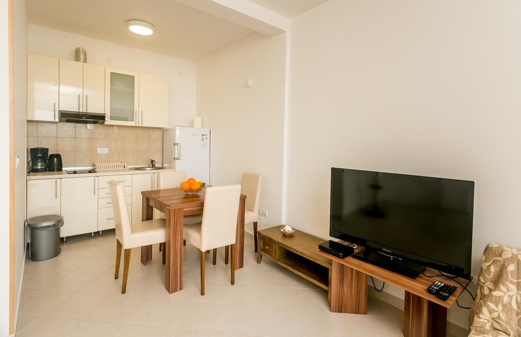 Apartments Lille Херцег-Нови Экстерьер фото