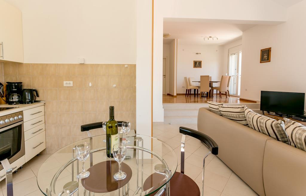 Apartments Lille Херцег-Нови Экстерьер фото